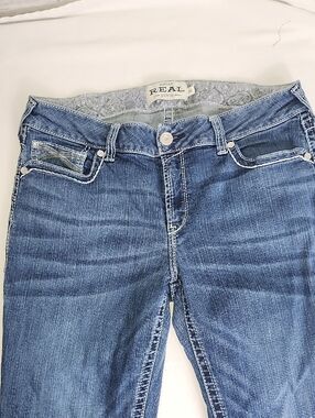 Ariat Women’s Straight Leg Jeans in Medium Blue Wash